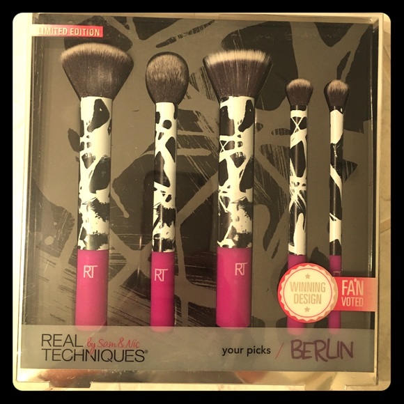 Real Techniques Other - NEW Real Techniques Fan Favorites Berlin brush set